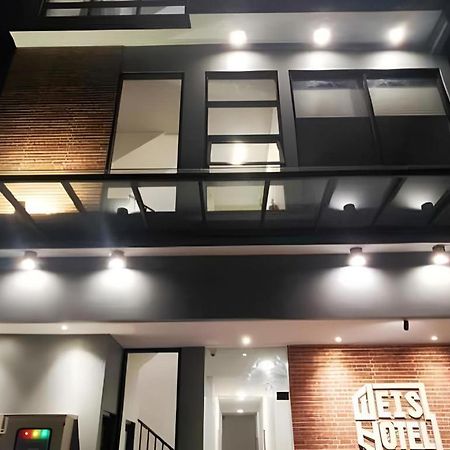 Weis Hotel Simpang Lima Semarang Exterior photo
