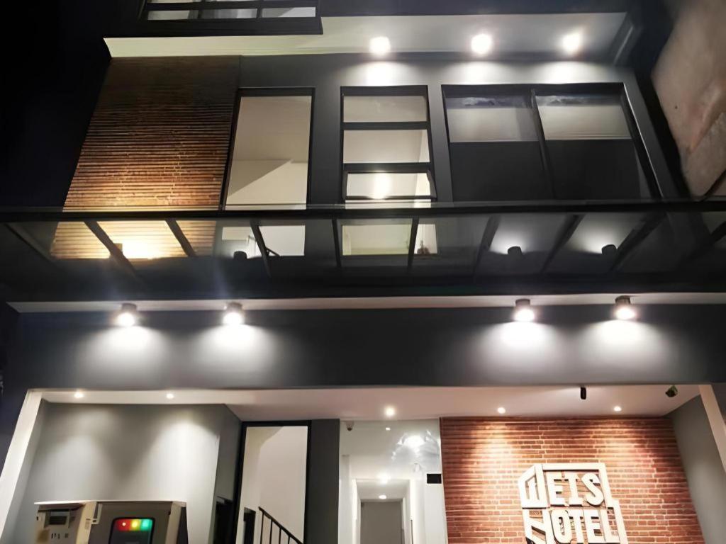 Weis Hotel Simpang Lima Semarang Exterior photo