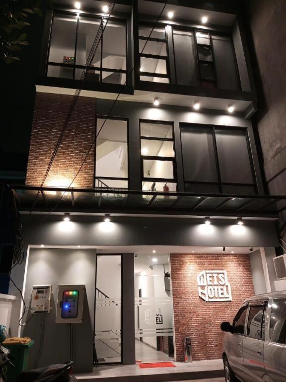Weis Hotel Simpang Lima Semarang Exterior photo